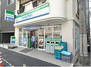 ファミリーマート湊二丁目店 96m