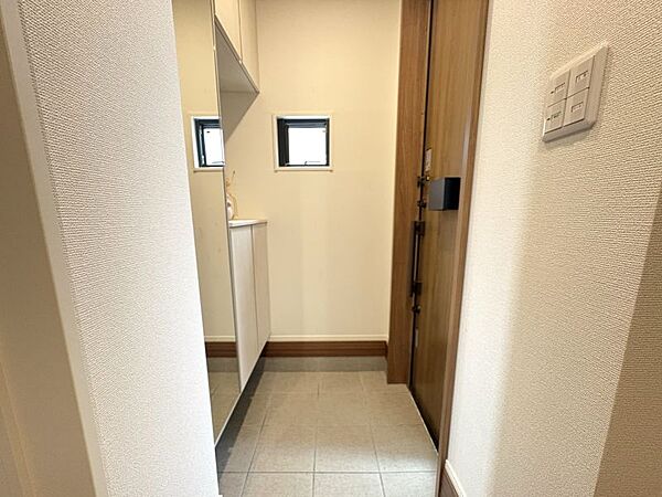 玄関を拡大表示