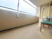 南向きで日当たりの良いワイドバルコニー♪ペットのシャワーに便利なスロップシンク付きです！