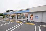ローソンさいたま東門前店 735m