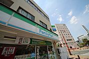 ファミリーマート北与野駅前店 徒歩4分。コンビニ 190m