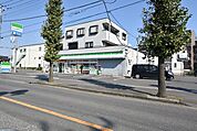 ファミリーマート なかむらや上尾店 596m
