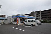 ローソンさいたま日進町三丁目店 220m