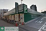 ワタナベストアー春日部店 徒歩2分。スーパー 100m