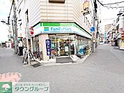 ファミリーマート春日部駅西口店 徒歩7分。 560m