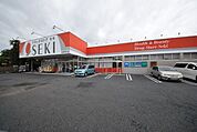 ドラッグストアセキ吉野町店 755m