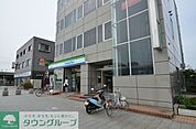 ファミリーマート蓮田駅東口店 徒歩11分。コンビニ 870m