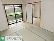 とても明るく、広めの和室です