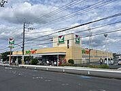 ヨークマート八千代村上店 徒歩13分。 990m