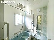明るさの秘訣は窓♪カビも来にくいですし換気もできる♪追炊きや手すりなど、あったらいいな機能がたっぷり♪