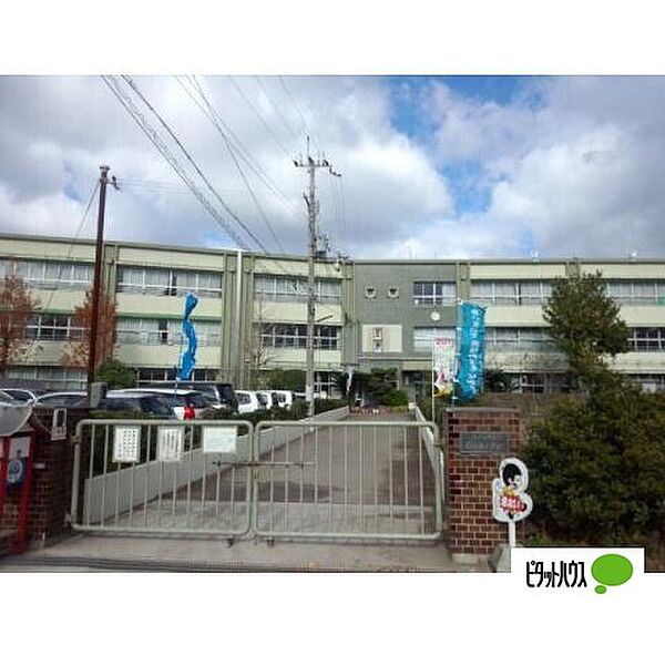 画像25:小学校「和歌山市立野崎西小学校まで704m」