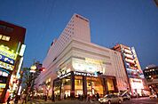 東急プラザ江坂 661m