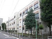 冨士中学校　徒歩約6分（約479ｍ）●【教育目標】人間性豊かな青少年の育成【めざす子供像】上品で教養高く、冨士中生としての誇りを保ち、強い責任感とたくましい実践力のある健康で、活動的な生徒
