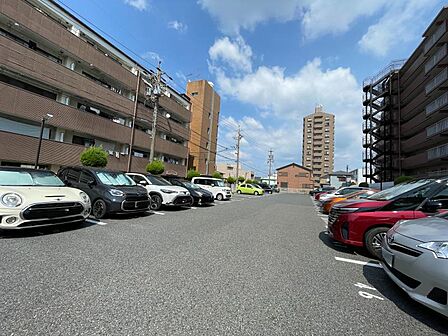 駐車場空き状況に関しましては担当までお問い合わせくださいませ!