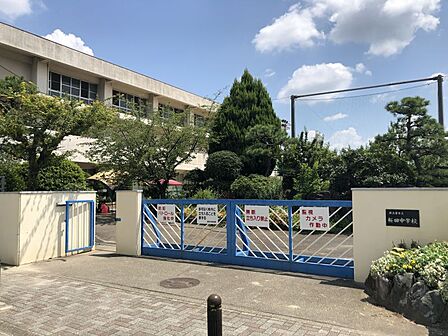 桜田中学校まで 412m 徒歩約6分 教育目標「明るく つよく おもいやりを」 部活動が盛んで人気の学校です。