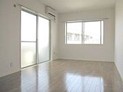 ★角部屋の2面採光のお部屋ですよ★
