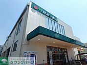 マルエツ 徒歩13分。スーパー 990m