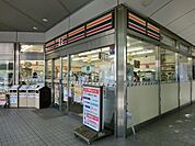 セブンイレブン 883m