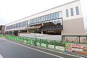 LIFE 徒歩2分。スーパー 100m