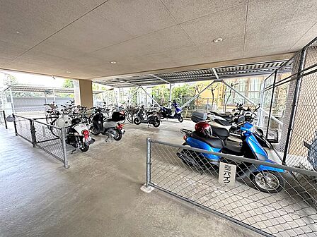 屋根付き駐輪場♪