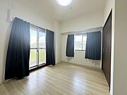 北側（6.5帖）洋室！2面採光の明るいお部屋です！