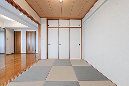 畳のぬくもりを感じる癒しの空間です♪