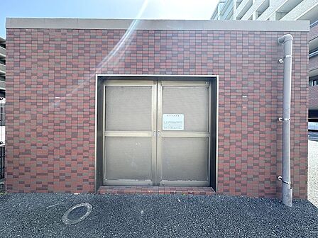 敷地内ゴミ捨て場!