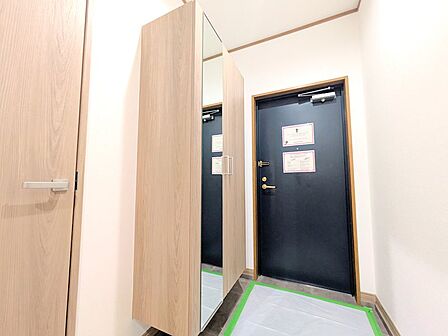 鏡付きシューズボックス