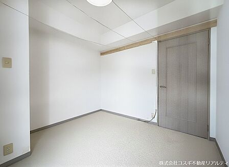 4.8帖の洋室、クローゼットあり◎全居室にバルコニーが面しております!