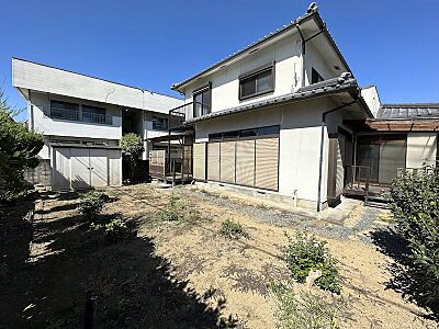 外観：ゆとりの敷地100坪超えです♪