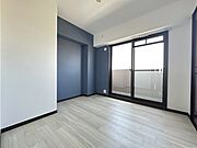 4.7帖の洋室♪ワンポイントクロスがブルーでオシャレです◎