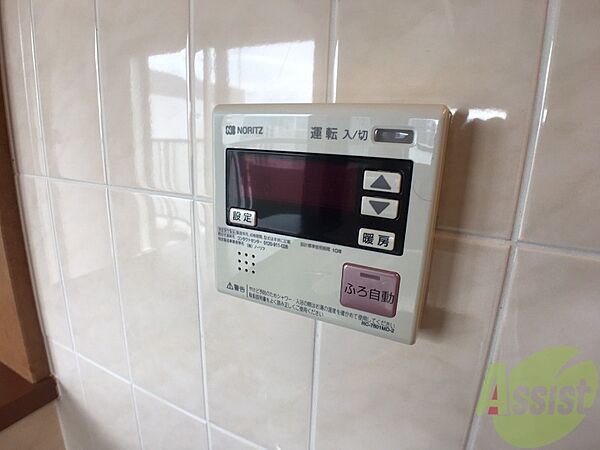 画像22:給湯器は簡単操作で温度調整ができますよ。