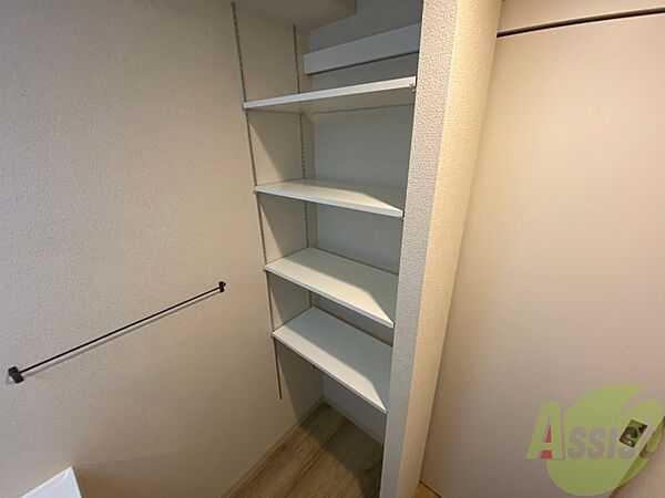画像23:脱衣所に棚が設置してあるので収納に便利ですね！