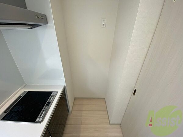 画像21:キッチン横には冷蔵庫を置けるスペースがありますね。