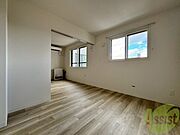 日当たりが良くて心地よく過ごせそうなお部屋です。