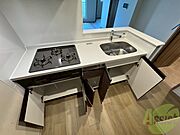 キッチン下の棚を開けてみました！食品ストック等をしまえます。
