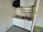 キッチンはシックなデザインでした。洗い場も大きい。