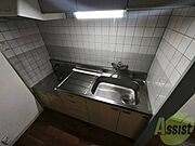 キッチンも別角度から。ご自身でコンロを設置できます。