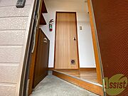 玄関の様子です。明るい印象ですね。気分もあがりそう。