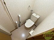 こちらはトイレです。清潔感があり、安心して使用できます。