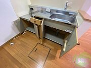 キッチン下のスペースも。食品ストックも入りますね。