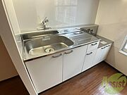 キッチンです。ご自身でコンロを設置していただけます。