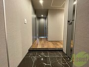 玄関です。ご覧の通り広々としていますね。