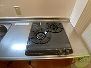 システムキッチン完備で2口ついているので料理もできます！