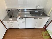 キッチンも別角度から。ご自身でコンロを設置できます。