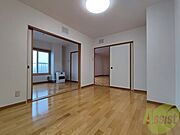 6帖の洋室です。家具の配置もしやすそうですね！