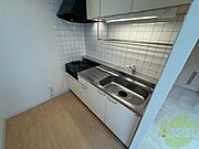 キッチンです。ご自身でコンロを設置していただけます。