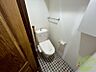 トイレ：こちらはトイレです。清潔感があり、安心して使用できます。