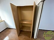 収納を開けてみました。奥行きがありますね。
