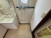 もちろん洗濯機置場は室内にあるので、いつでも洗濯できますよ～